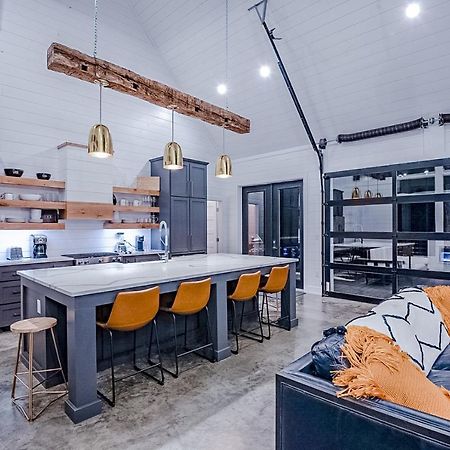 "The Barndo" 4Br Luxury Cabin, Hot Tub, Fire Pit, Bunks, Arcades, Playhouse! 브로큰보우 외부 사진