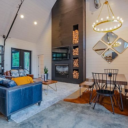 "The Barndo" 4Br Luxury Cabin, Hot Tub, Fire Pit, Bunks, Arcades, Playhouse! 브로큰보우 외부 사진