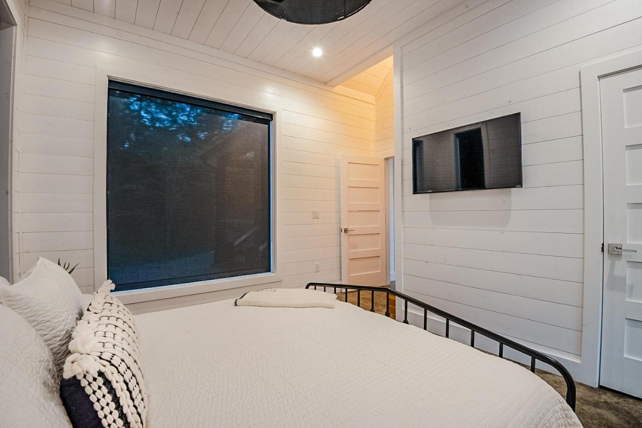 "The Barndo" 4Br Luxury Cabin, Hot Tub, Fire Pit, Bunks, Arcades, Playhouse! 브로큰보우 외부 사진