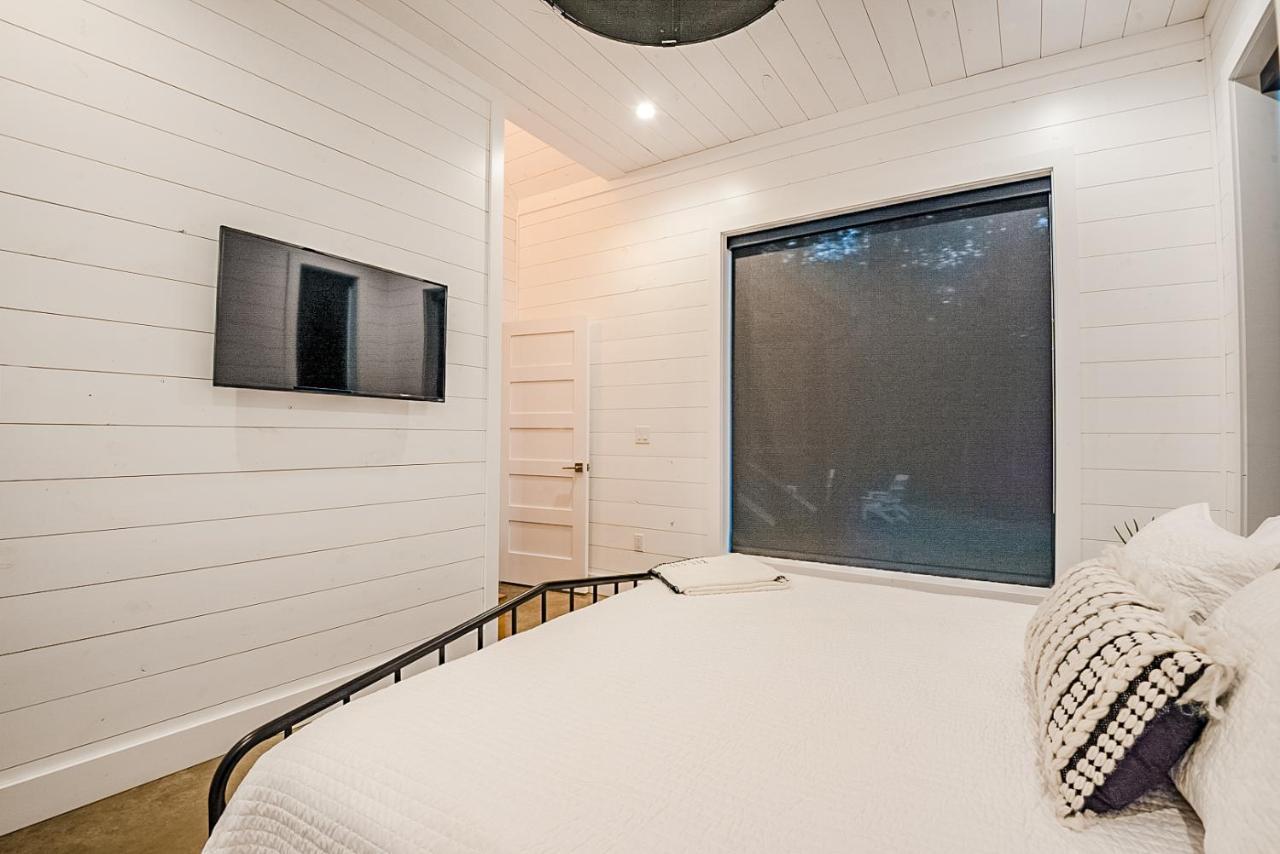 "The Barndo" 4Br Luxury Cabin, Hot Tub, Fire Pit, Bunks, Arcades, Playhouse! 브로큰보우 외부 사진