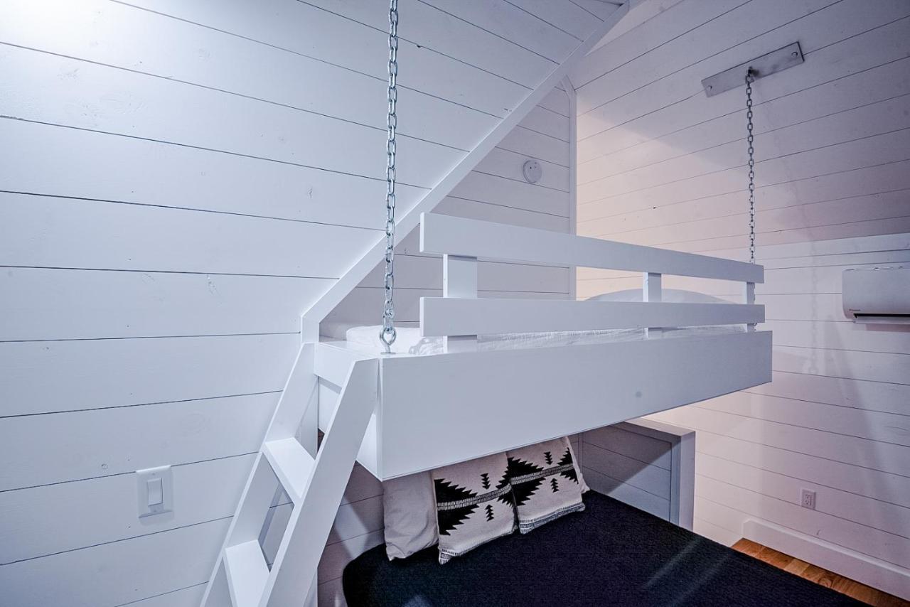 "The Barndo" 4Br Luxury Cabin, Hot Tub, Fire Pit, Bunks, Arcades, Playhouse! 브로큰보우 외부 사진