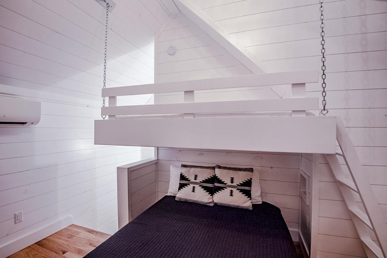 "The Barndo" 4Br Luxury Cabin, Hot Tub, Fire Pit, Bunks, Arcades, Playhouse! 브로큰보우 외부 사진