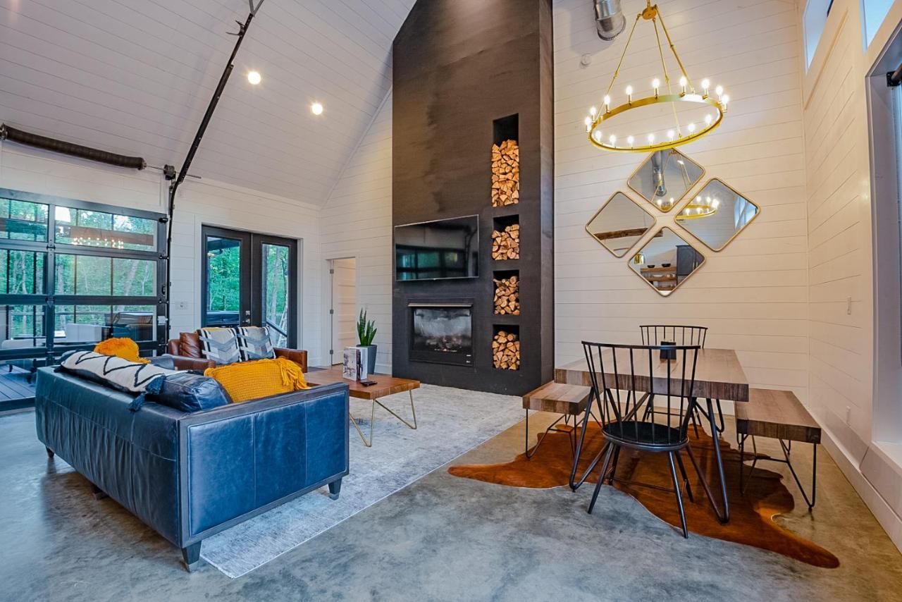 "The Barndo" 4Br Luxury Cabin, Hot Tub, Fire Pit, Bunks, Arcades, Playhouse! 브로큰보우 외부 사진