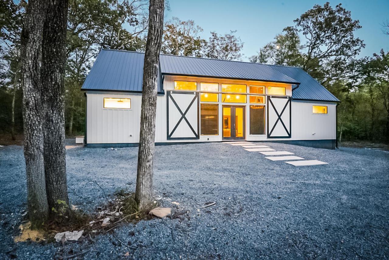 "The Barndo" 4Br Luxury Cabin, Hot Tub, Fire Pit, Bunks, Arcades, Playhouse! 브로큰보우 외부 사진