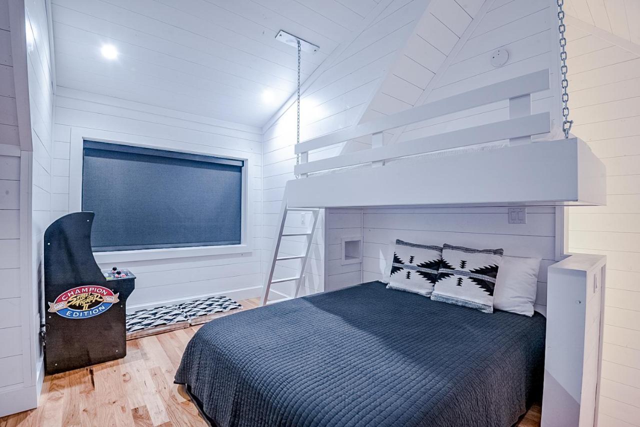"The Barndo" 4Br Luxury Cabin, Hot Tub, Fire Pit, Bunks, Arcades, Playhouse! 브로큰보우 외부 사진