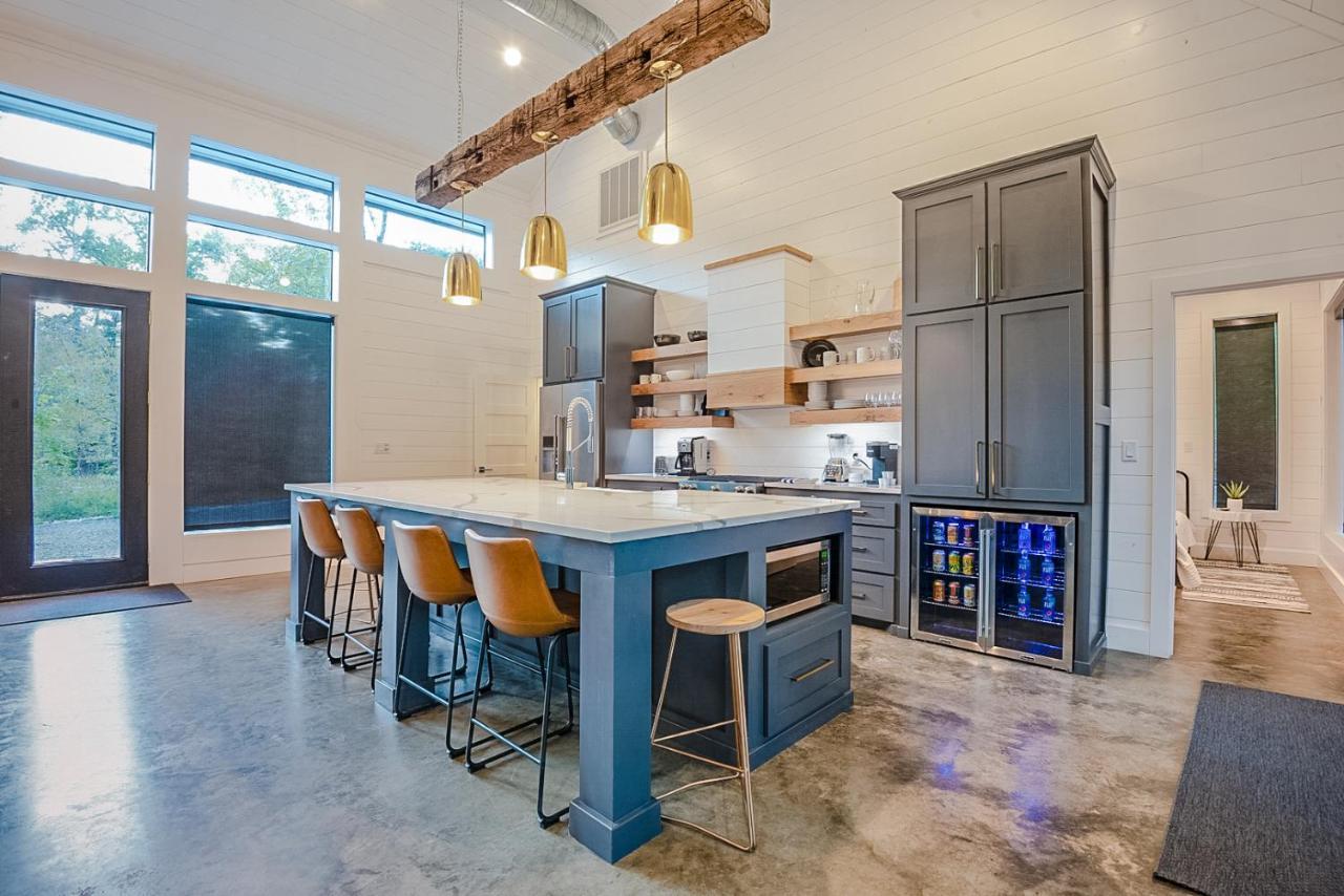 "The Barndo" 4Br Luxury Cabin, Hot Tub, Fire Pit, Bunks, Arcades, Playhouse! 브로큰보우 외부 사진