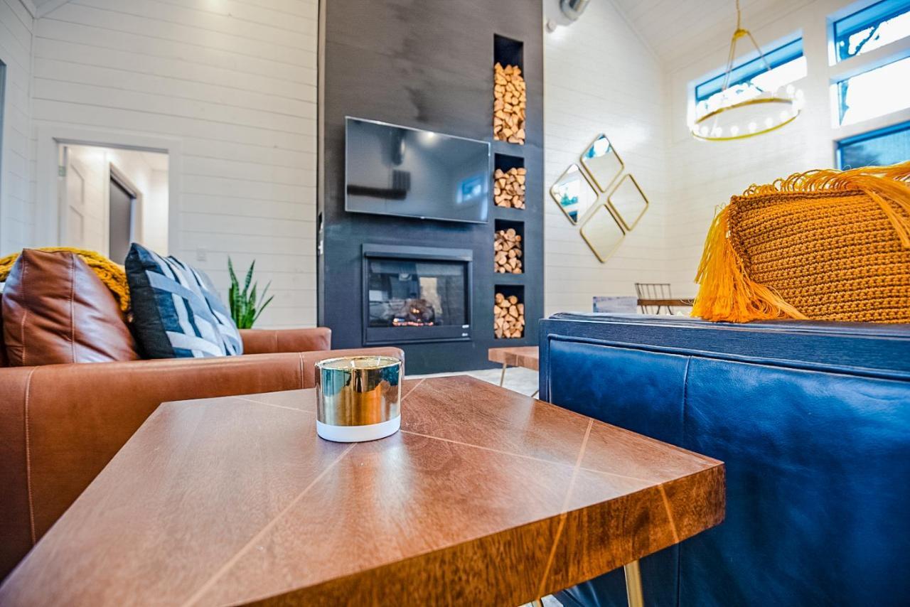 "The Barndo" 4Br Luxury Cabin, Hot Tub, Fire Pit, Bunks, Arcades, Playhouse! 브로큰보우 외부 사진